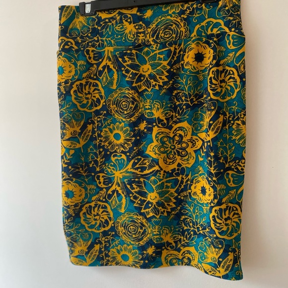 3/$25 ♻️ Lularoe butterfly/floral Skirt Large 💛 - Picture 4 of 5